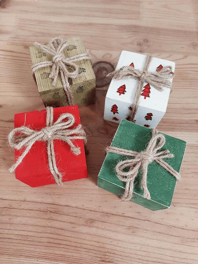  4 Cadeaux cube bois 