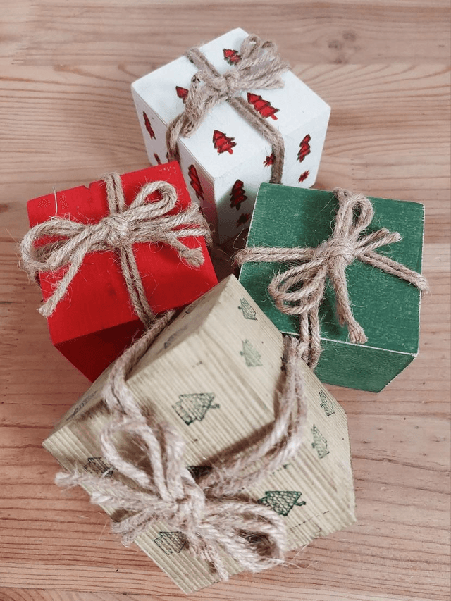  4 Cadeaux cube bois 